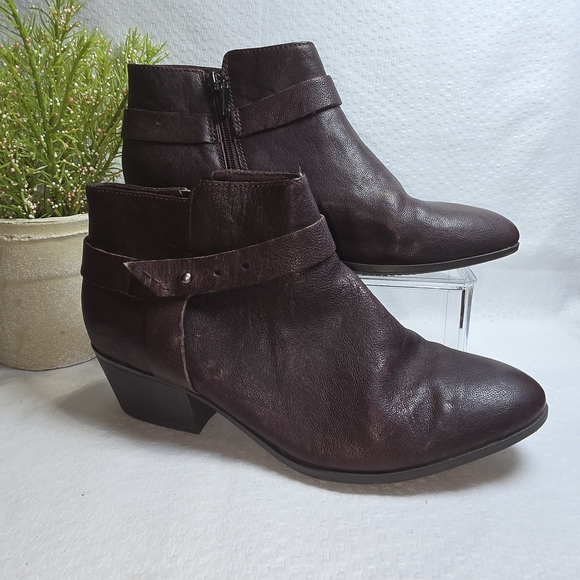 CLARKS COLLECTIONS BROWN LEATHER BOOTIES LIKE NEW WOMENS SIZE 8.5 - Picture 1 of 8